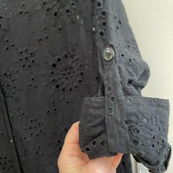 TAMSY black eyelet button down tunic top. M - Picture 3 of 6